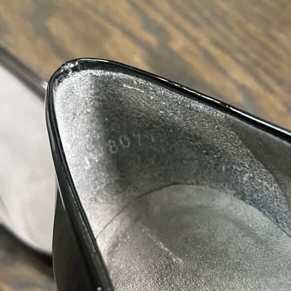 Stuart Weitzman Pumps 8 Narrow Pointed Toe Kitten Heel Black Patent Leather - Picture 3 of 12